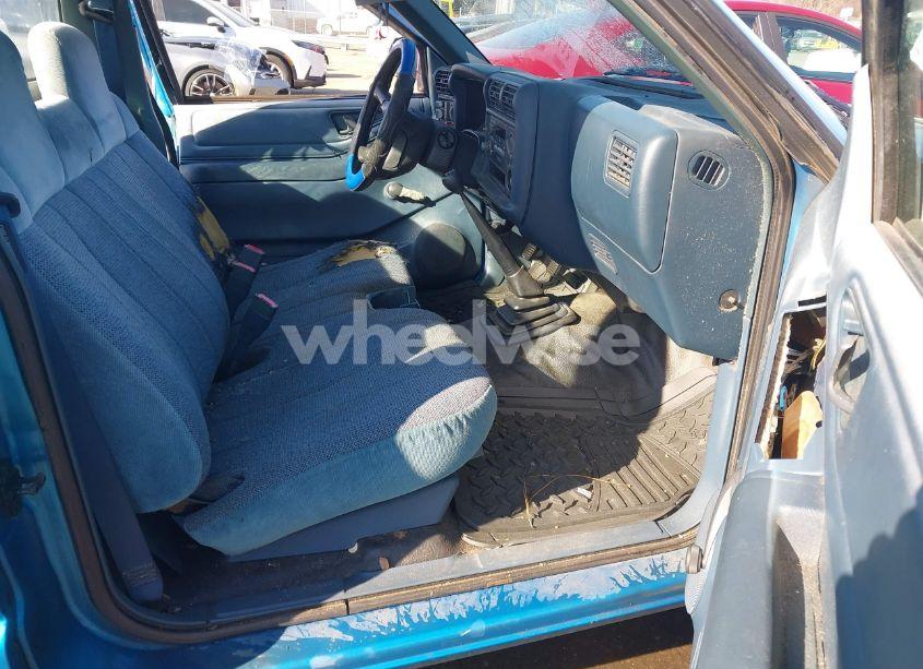 Photo 5 of 1995 Chevrolet S TRUCK S10 (VIN 1GCCS1445SK252571)