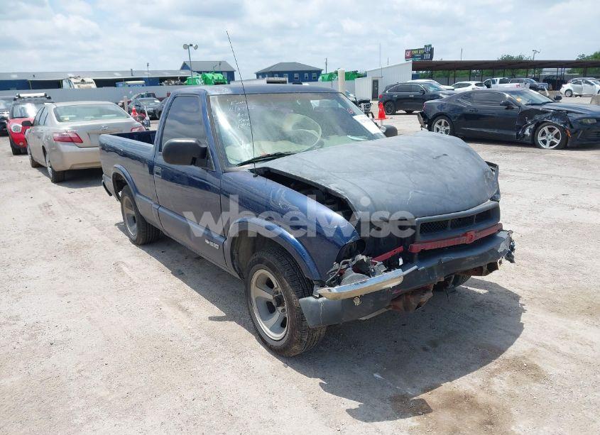 1999 Chevrolet S-10 LS (VIN 1GCCS1445X8191064) main photo