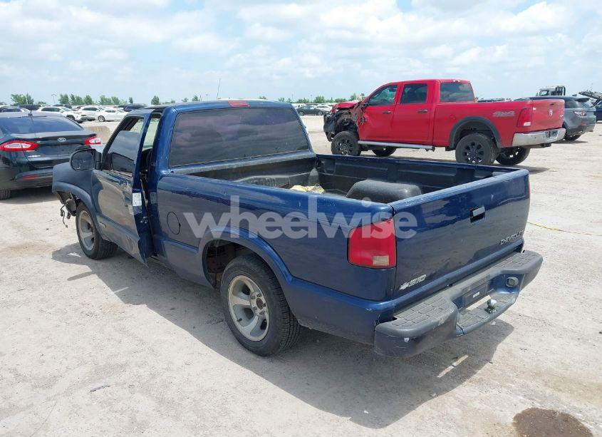 Photo 3 of 1999 Chevrolet S-10 LS (VIN 1GCCS1445X8191064)
