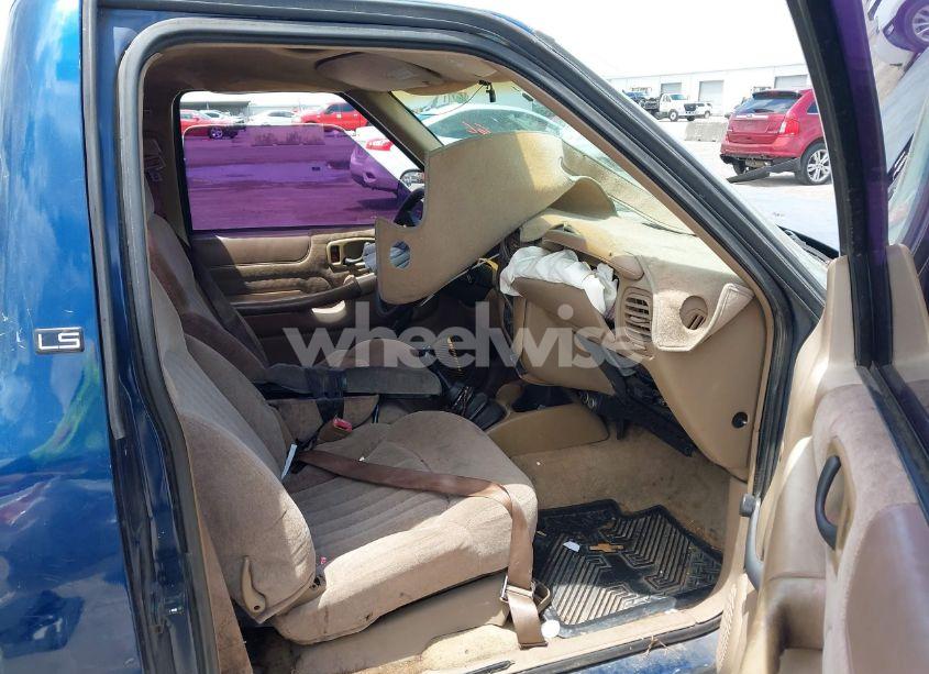 Photo 5 of 1999 Chevrolet S-10 LS (VIN 1GCCS1445X8191064)