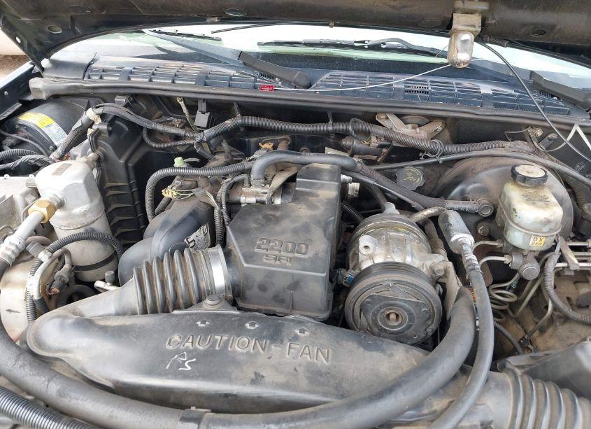 Photo 10 of 2000 Chevrolet S-10 LS (VIN 1GCCS1445Y8114308)