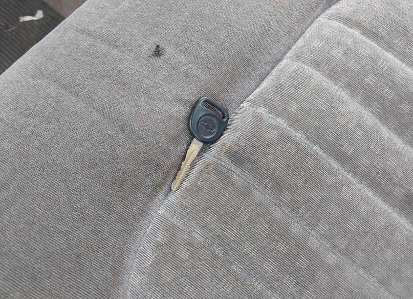 Photo 11 of 2000 Chevrolet S-10 LS (VIN 1GCCS1445Y8114308)