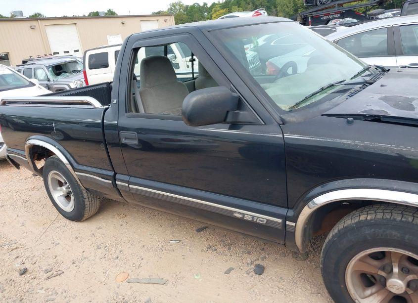 Photo 13 of 2000 Chevrolet S-10 LS (VIN 1GCCS1445Y8114308)