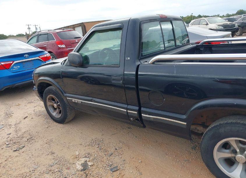 Photo 14 of 2000 Chevrolet S-10 LS (VIN 1GCCS1445Y8114308)