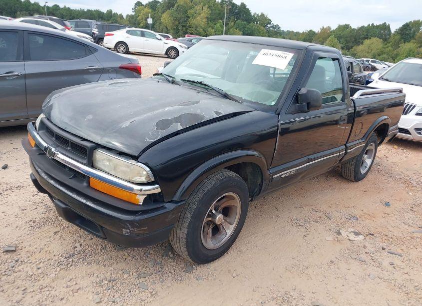 Photo 2 of 2000 Chevrolet S-10 LS (VIN 1GCCS1445Y8114308)