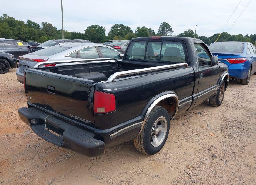 Photo 4 of 2000 Chevrolet S-10 LS (VIN 1GCCS1445Y8114308)