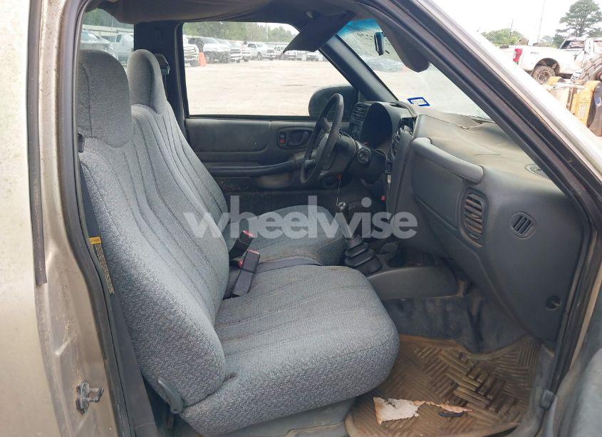 Photo 5 of 1999 Chevrolet S-10 (VIN 1GCCS1446X8101789)