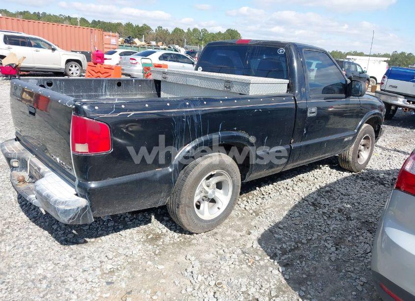 Photo 4 of 1999 Chevrolet S-10 LS (VIN 1GCCS1446XK139106)