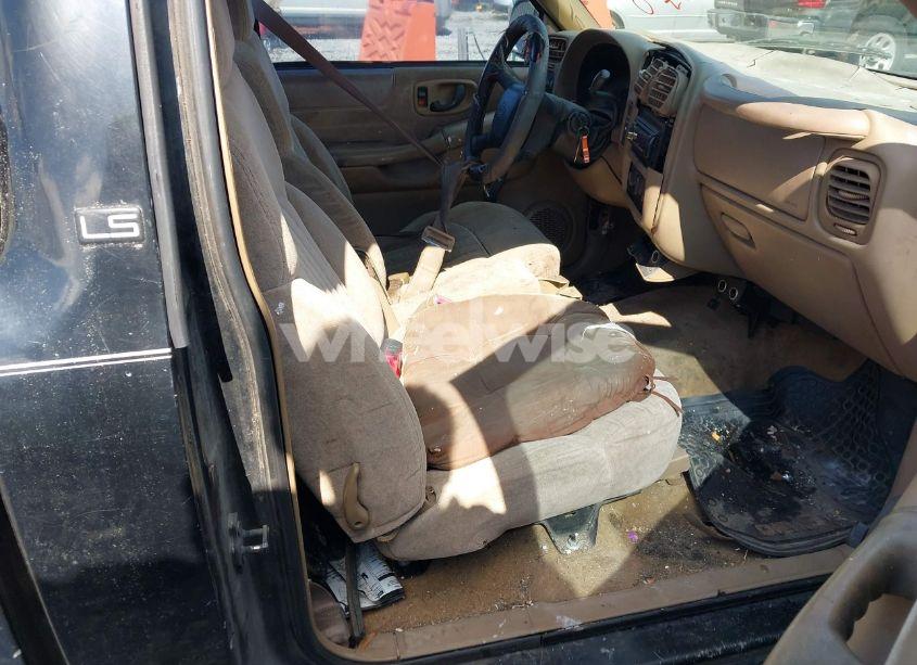 Photo 5 of 1999 Chevrolet S-10 LS (VIN 1GCCS1446XK139106)