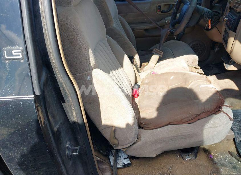 Photo 8 of 1999 Chevrolet S-10 LS (VIN 1GCCS1446XK139106)