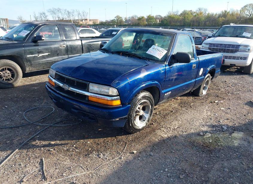 Photo 2 of 2000 Chevrolet S-10 LS (VIN 1GCCS1446YK174097)