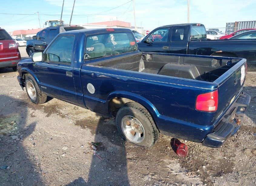 Photo 3 of 2000 Chevrolet S-10 LS (VIN 1GCCS1446YK174097)