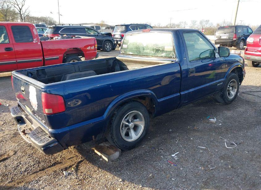 Photo 4 of 2000 Chevrolet S-10 LS (VIN 1GCCS1446YK174097)