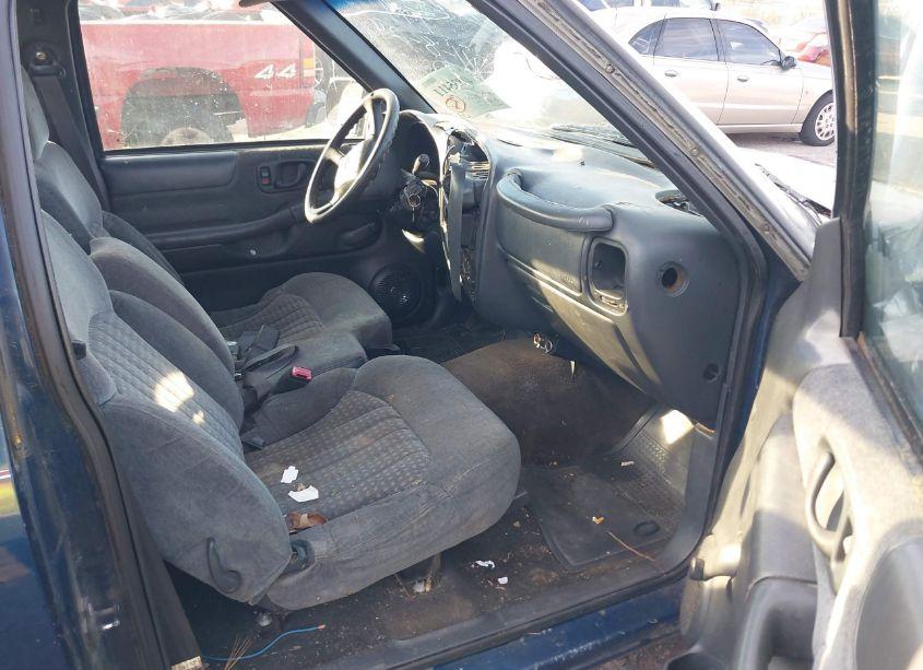 Photo 5 of 2000 Chevrolet S-10 LS (VIN 1GCCS1446YK174097)