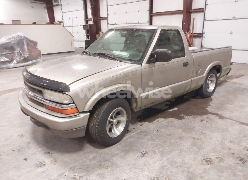 Photo 2 of 2000 Chevrolet S-10 LS (VIN 1GCCS1446YK192616)