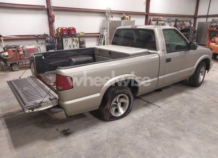 Photo 4 of 2000 Chevrolet S-10 LS (VIN 1GCCS1446YK192616)