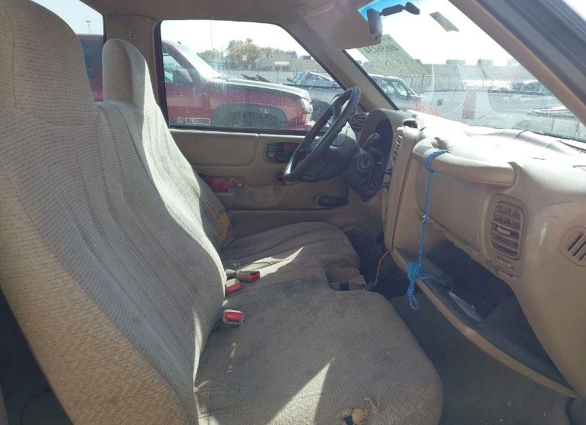 Photo 5 of 1998 Chevrolet S-10 FLEETSIDE (VIN 1GCCS1447W8187435)