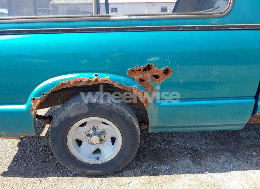 Photo 14 of 1996 Chevrolet S TRUCK S10 (VIN 1GCCS1448TK101743)