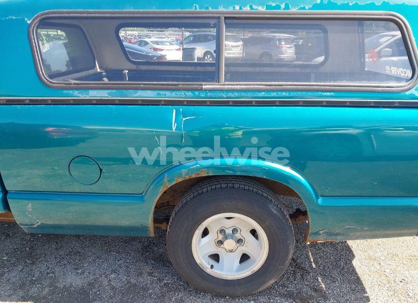 Photo 15 of 1996 Chevrolet S TRUCK S10 (VIN 1GCCS1448TK101743)