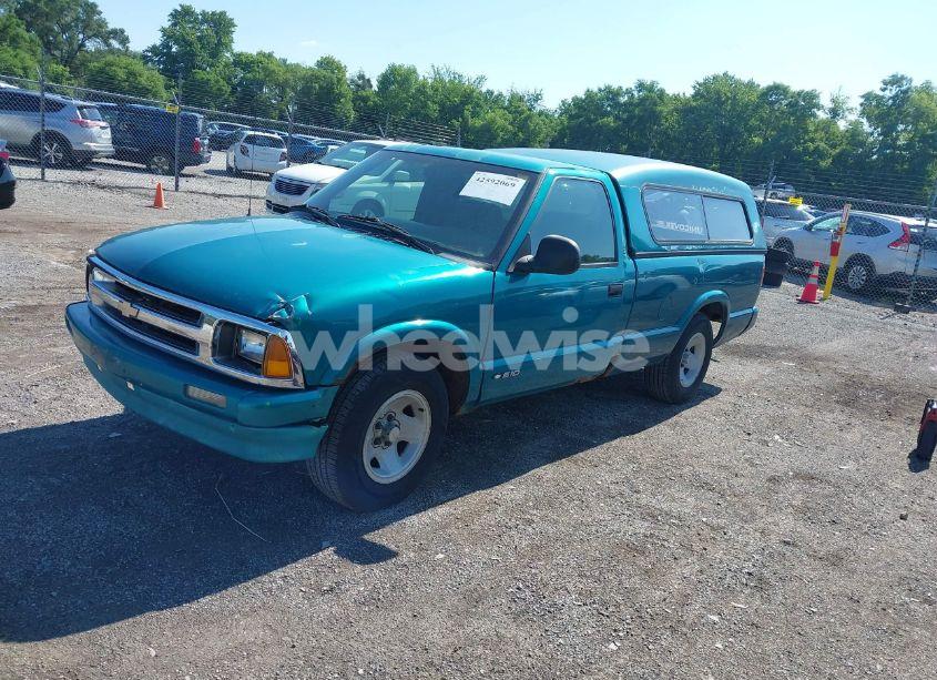 Photo 2 of 1996 Chevrolet S TRUCK S10 (VIN 1GCCS1448TK101743)