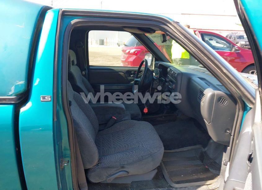 Photo 8 of 1996 Chevrolet S TRUCK S10 (VIN 1GCCS1448TK101743)