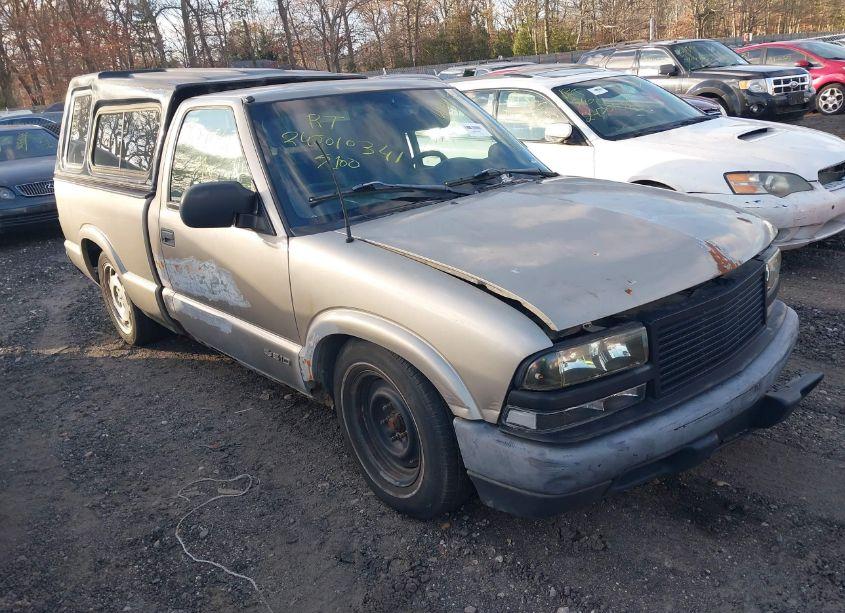 1998 Chevrolet S-10 FLEETSIDE (VIN 1GCCS1448WK257172) main photo