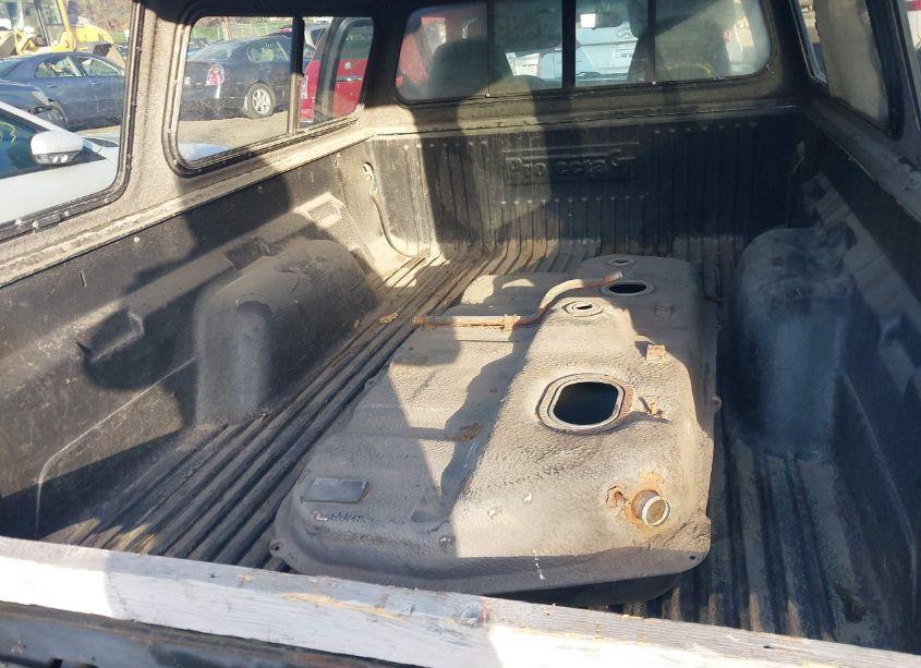 Photo 8 of 1998 Chevrolet S-10 FLEETSIDE (VIN 1GCCS1448WK257172)