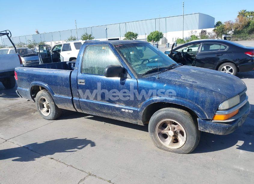 1999 Chevrolet S-10 LS (VIN 1GCCS1448XK174388) main photo