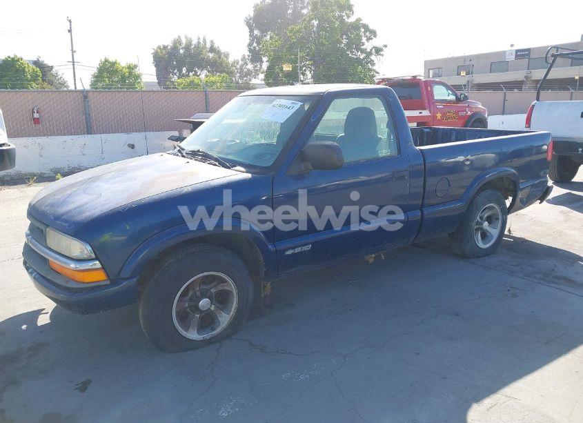 Photo 2 of 1999 Chevrolet S-10 LS (VIN 1GCCS1448XK174388)