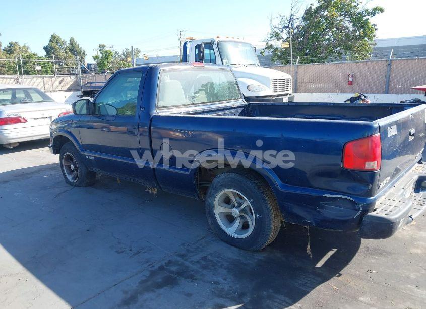 Photo 3 of 1999 Chevrolet S-10 LS (VIN 1GCCS1448XK174388)