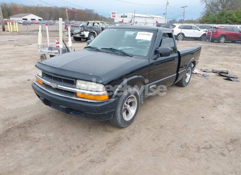 Photo 2 of 1999 Chevrolet S-10 (VIN 1GCCS1448XK236761)