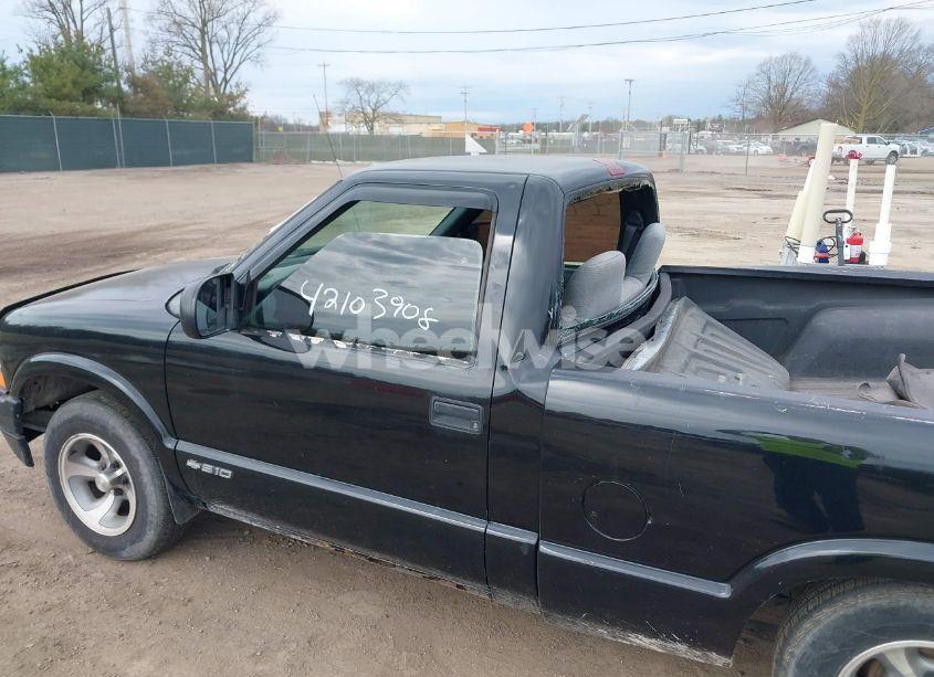 Photo 6 of 1999 Chevrolet S-10 (VIN 1GCCS1448XK236761)