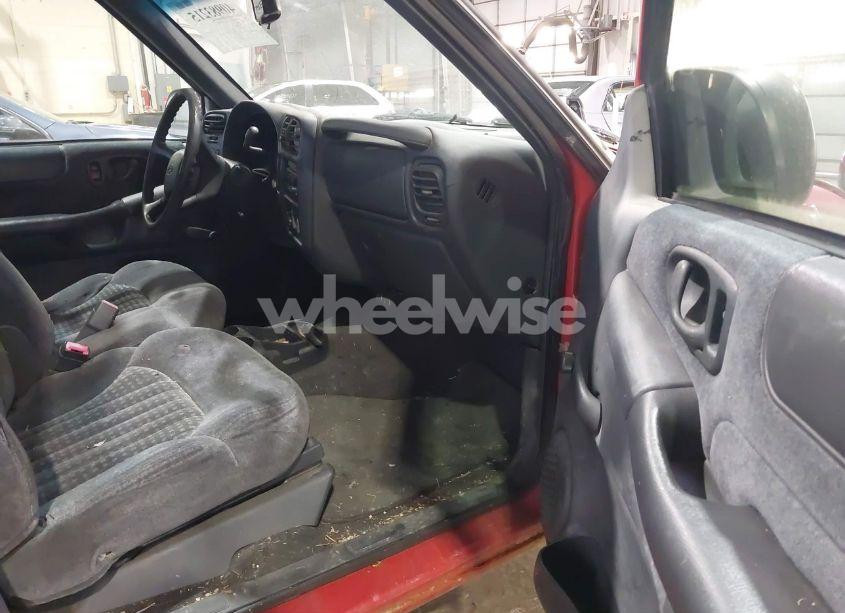 Photo 5 of 1999 Chevrolet S-10 LS (VIN 1GCCS1449XK163562)