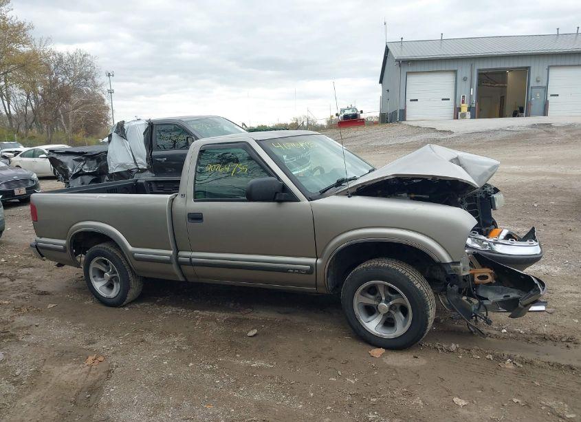 Photo 13 of 1999 Chevrolet S-10 LS (VIN 1GCCS1449XK199901)