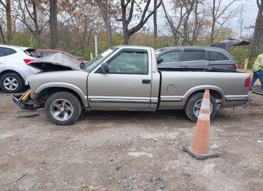 Photo 14 of 1999 Chevrolet S-10 LS (VIN 1GCCS1449XK199901)