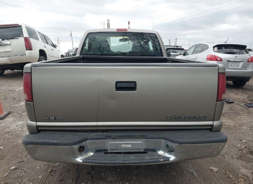 Photo 16 of 1999 Chevrolet S-10 LS (VIN 1GCCS1449XK199901)