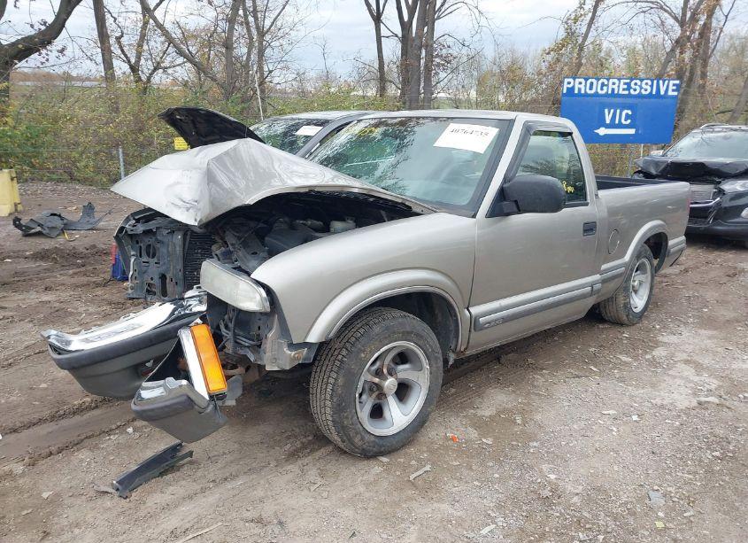 Photo 2 of 1999 Chevrolet S-10 LS (VIN 1GCCS1449XK199901)