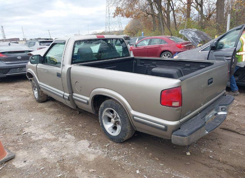 Photo 3 of 1999 Chevrolet S-10 LS (VIN 1GCCS1449XK199901)