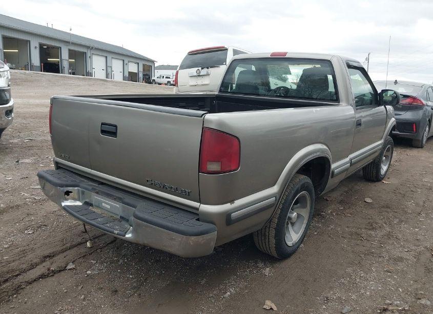 Photo 4 of 1999 Chevrolet S-10 LS (VIN 1GCCS1449XK199901)