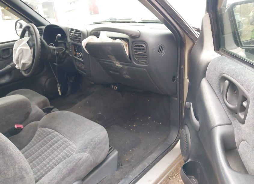 Photo 5 of 1999 Chevrolet S-10 LS (VIN 1GCCS1449XK199901)