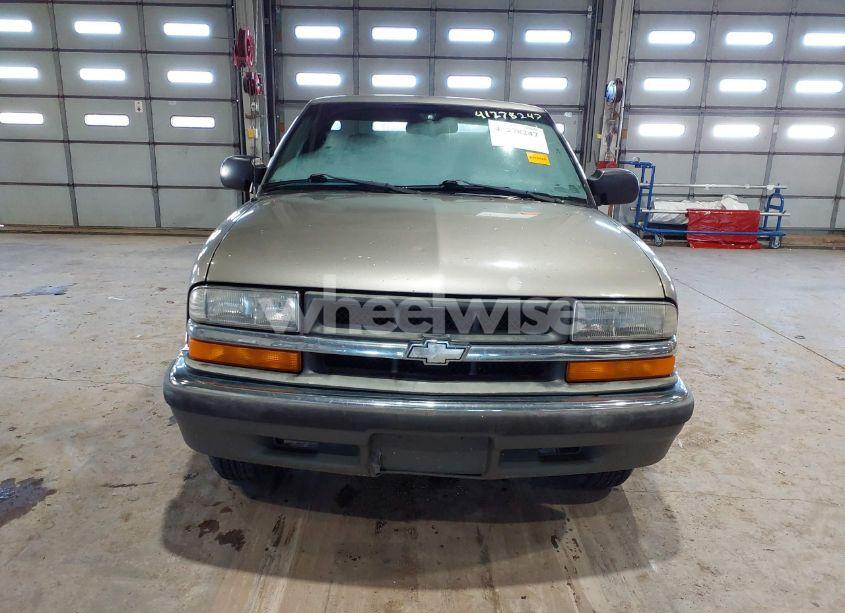 Photo 12 of 2000 Chevrolet S-10 LS (VIN 1GCCS1449YK187118)
