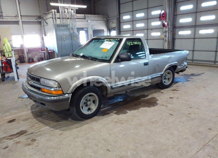 Photo 2 of 2000 Chevrolet S-10 LS (VIN 1GCCS1449YK187118)
