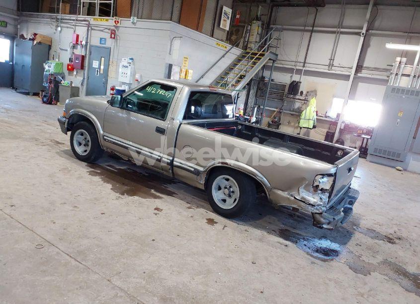 Photo 3 of 2000 Chevrolet S-10 LS (VIN 1GCCS1449YK187118)