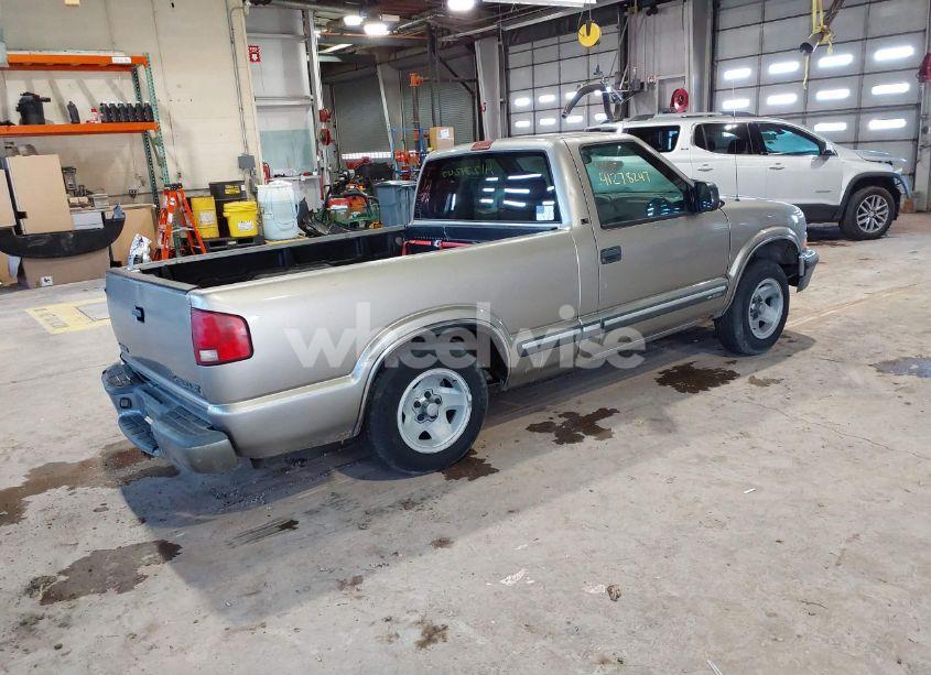 Photo 4 of 2000 Chevrolet S-10 LS (VIN 1GCCS1449YK187118)