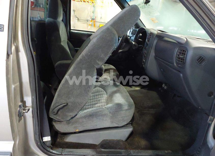 Photo 8 of 2000 Chevrolet S-10 LS (VIN 1GCCS1449YK187118)