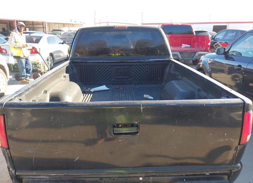 Photo 8 of 1996 Chevrolet S TRUCK S10 (VIN 1GCCS144XTK138471)