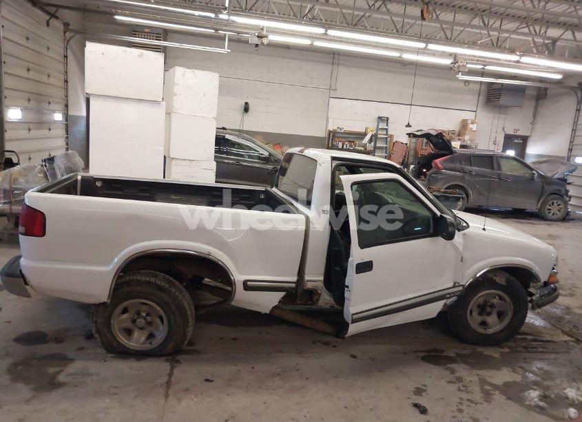 Photo 14 of 2000 Chevrolet S-10 LS (VIN 1GCCS144XYK137103)