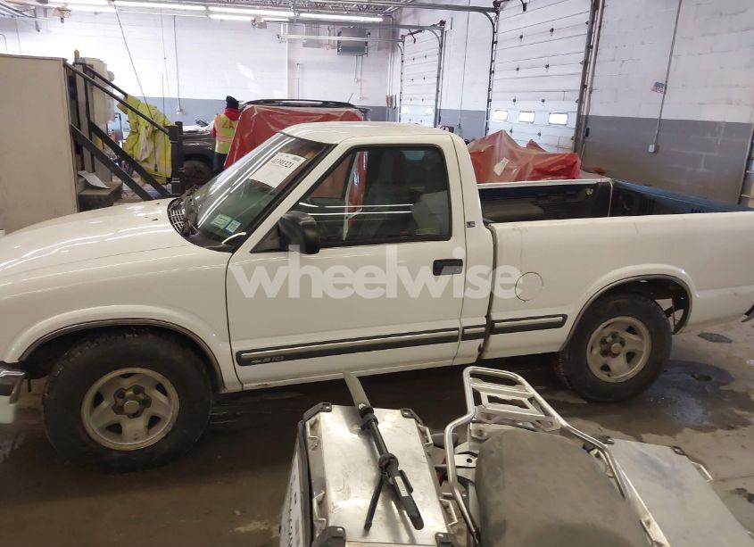 Photo 15 of 2000 Chevrolet S-10 LS (VIN 1GCCS144XYK137103)