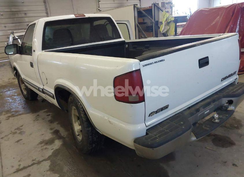 Photo 3 of 2000 Chevrolet S-10 LS (VIN 1GCCS144XYK137103)