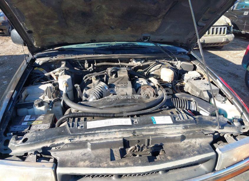 Photo 10 of 2001 Chevrolet S-10 LS (VIN 1GCCS14501K102942)